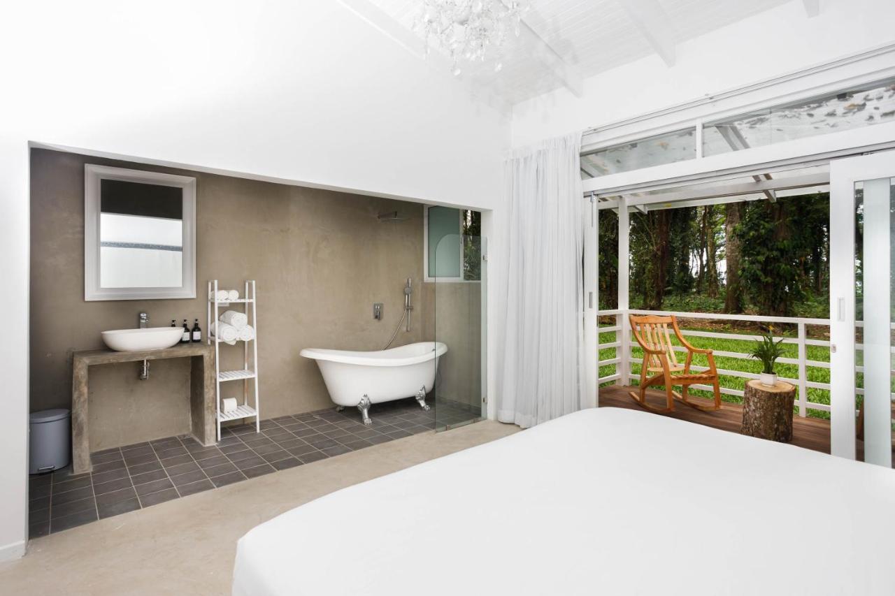 Gigi Brown Villa Frida Beachfront Puerto Viejo de Talamanca Exterior foto